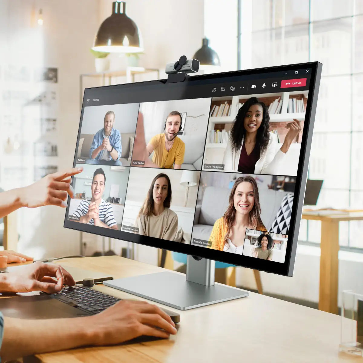 clarity-27-uhd-4k-monitor-iris-webcam-a09_2