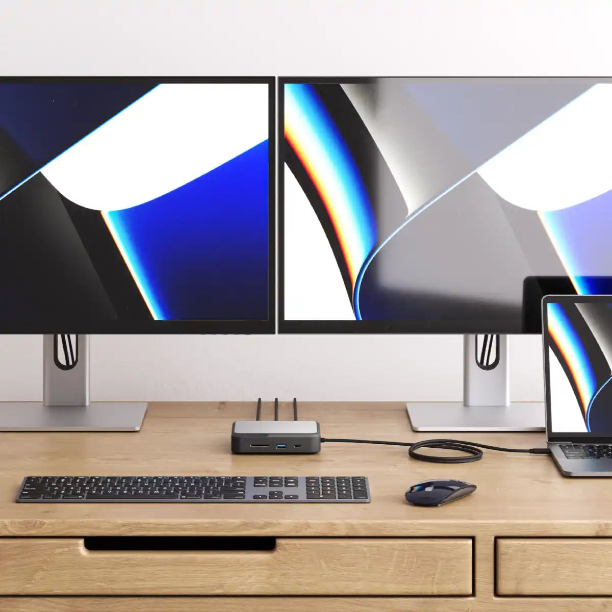 clarity-27-uhd-4k-monitor-pack-of-2-dual-4k-universal-docking-station-displayport-edition_2