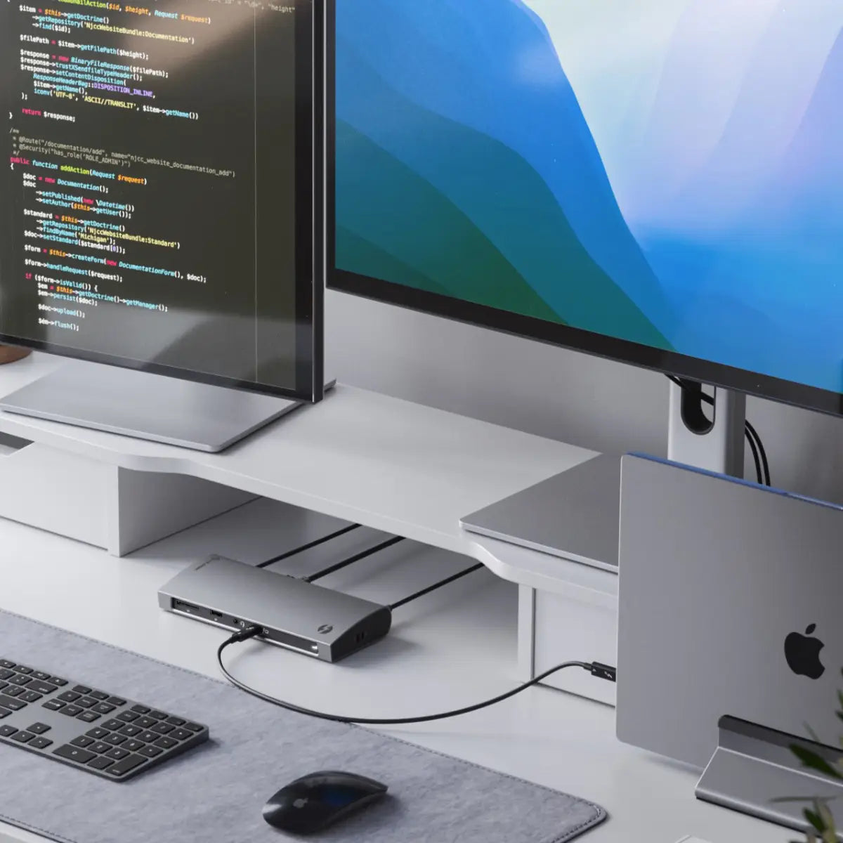 clarity-27-uhd-4k-monitor-thunderbolt-4-blaze-docking-station_2